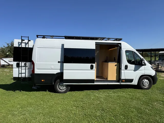 Fiat Ducato L4H2 — platforma dachowa, drabinka, przesuwne drzwi
